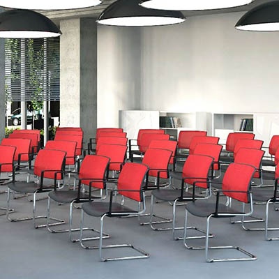 Konferenzstühle mit Schreibplatte